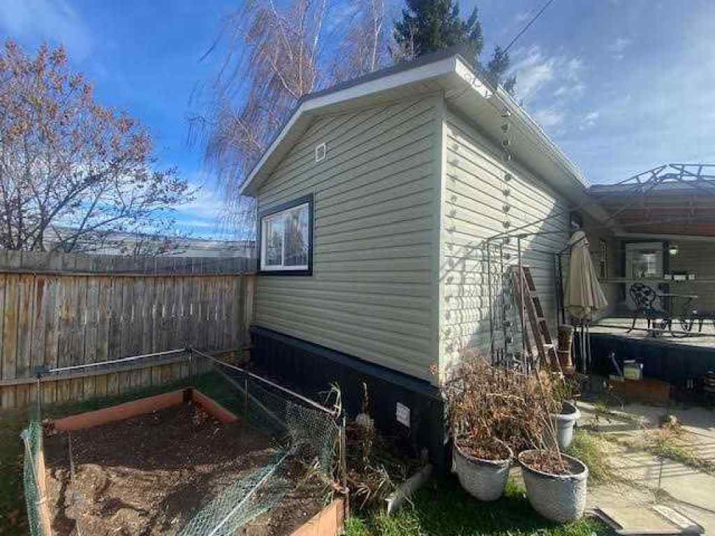 MLS® A2267649 - Unit #101 145 EAST RIVER Road  in Hardisty Hinton, Mobile