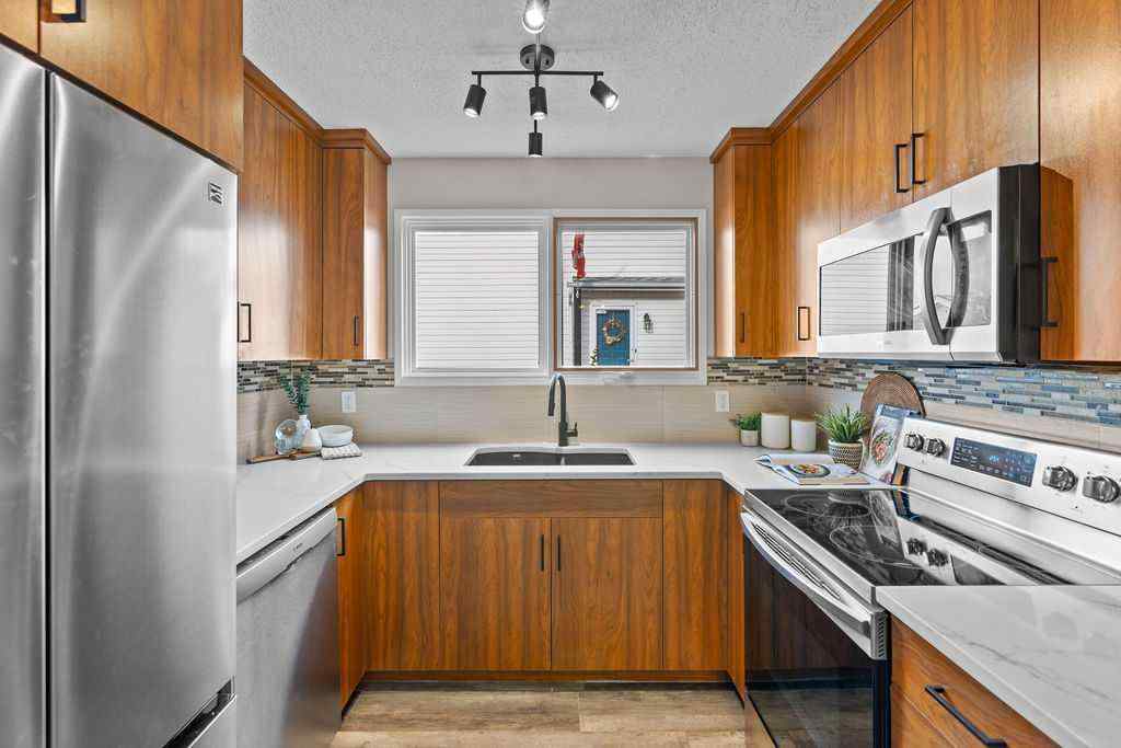 MLS® A2267651 - 111 Deerview Way SE in Deer Ridge Calgary, Residential