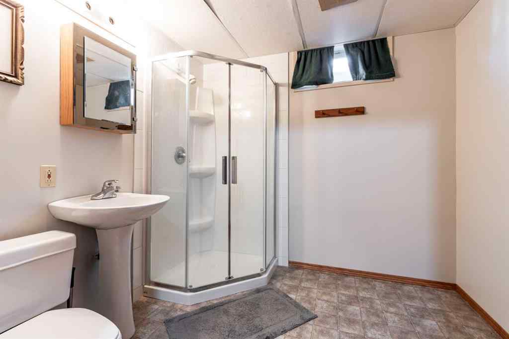 MLS® A2267656 - 8 Ross Glen Green SE in Ross Glen Medicine Hat, Residential