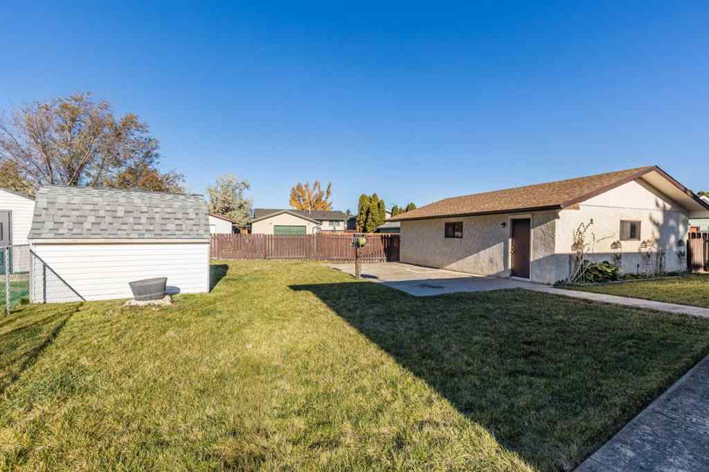 MLS® A2267656 - 8 Ross Glen Green SE in Ross Glen Medicine Hat, Residential