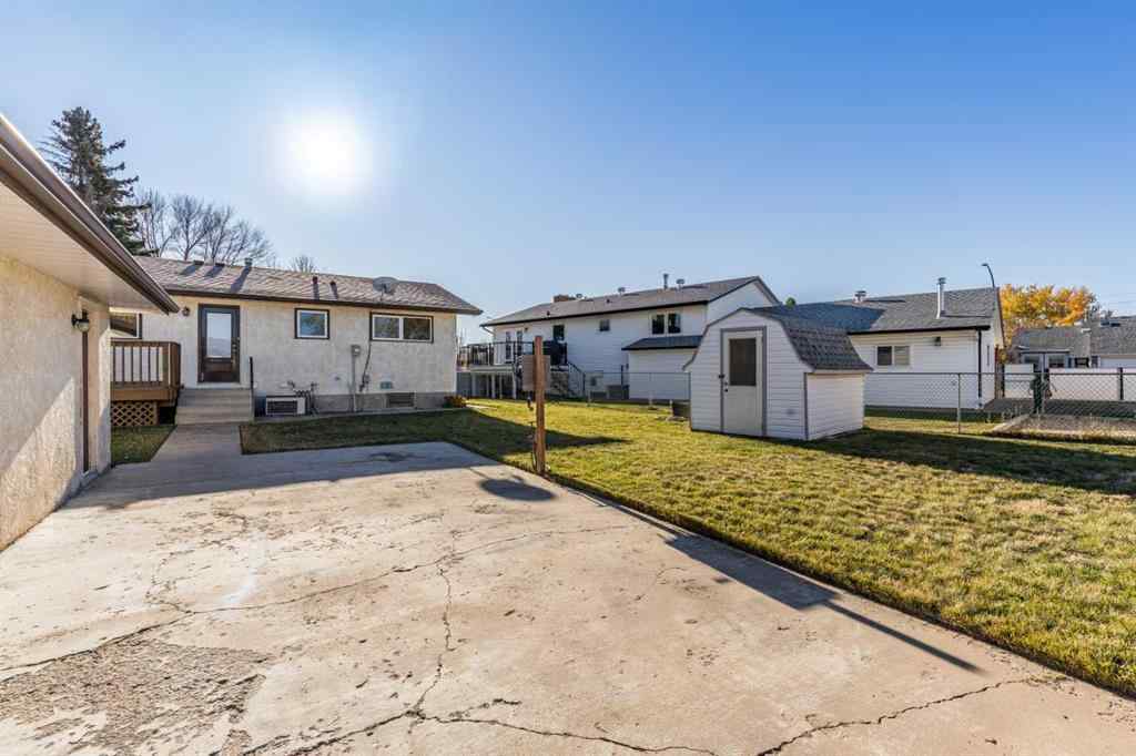 MLS® A2267656 - 8 Ross Glen Green SE in Ross Glen Medicine Hat, Residential