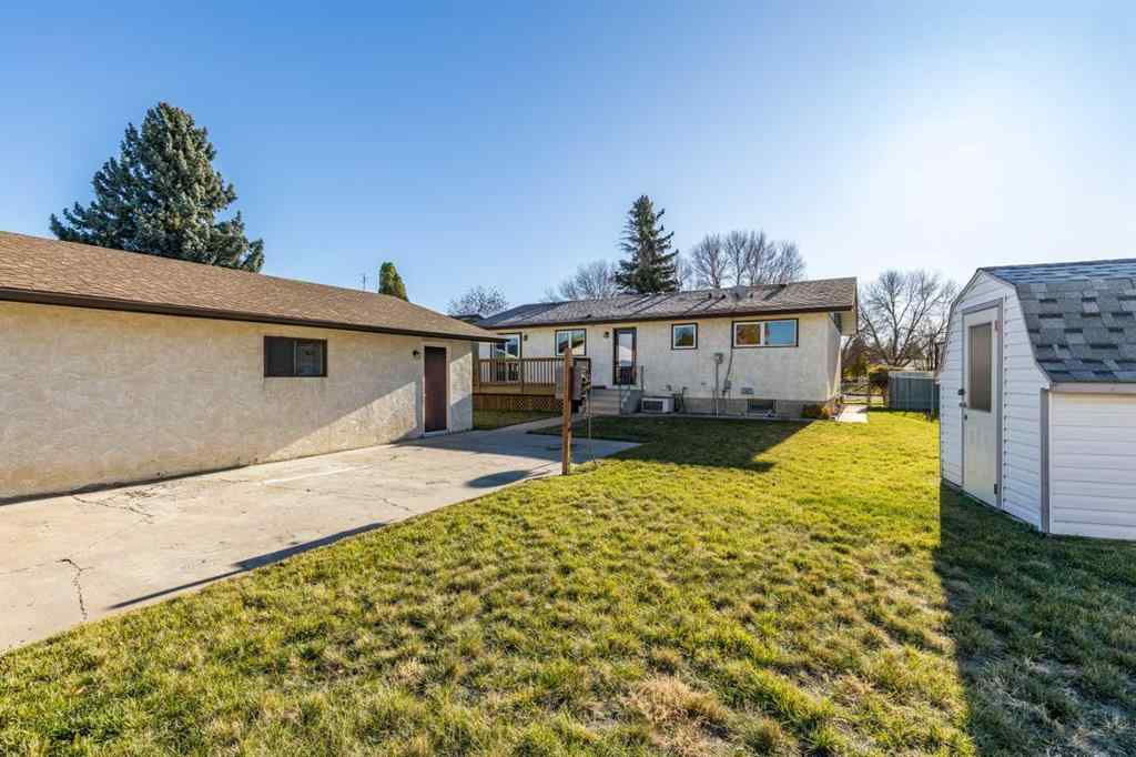 MLS® A2267656 - 8 Ross Glen Green SE in Ross Glen Medicine Hat, Residential