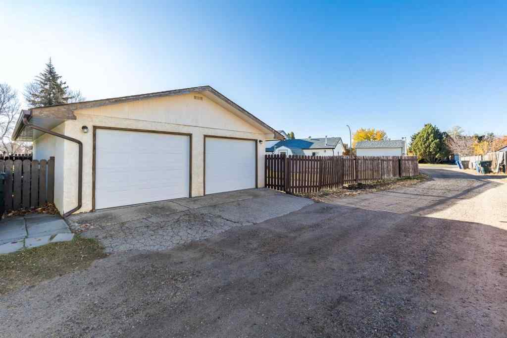 MLS® A2267656 - 8 Ross Glen Green SE in Ross Glen Medicine Hat, Residential