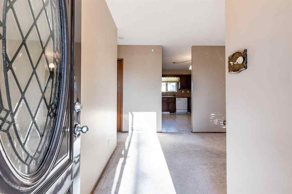 MLS® A2267656 - 8 Ross Glen Green SE in Ross Glen Medicine Hat, Residential