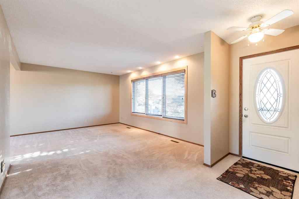 MLS® A2267656 - 8 Ross Glen Green SE in Ross Glen Medicine Hat, Residential