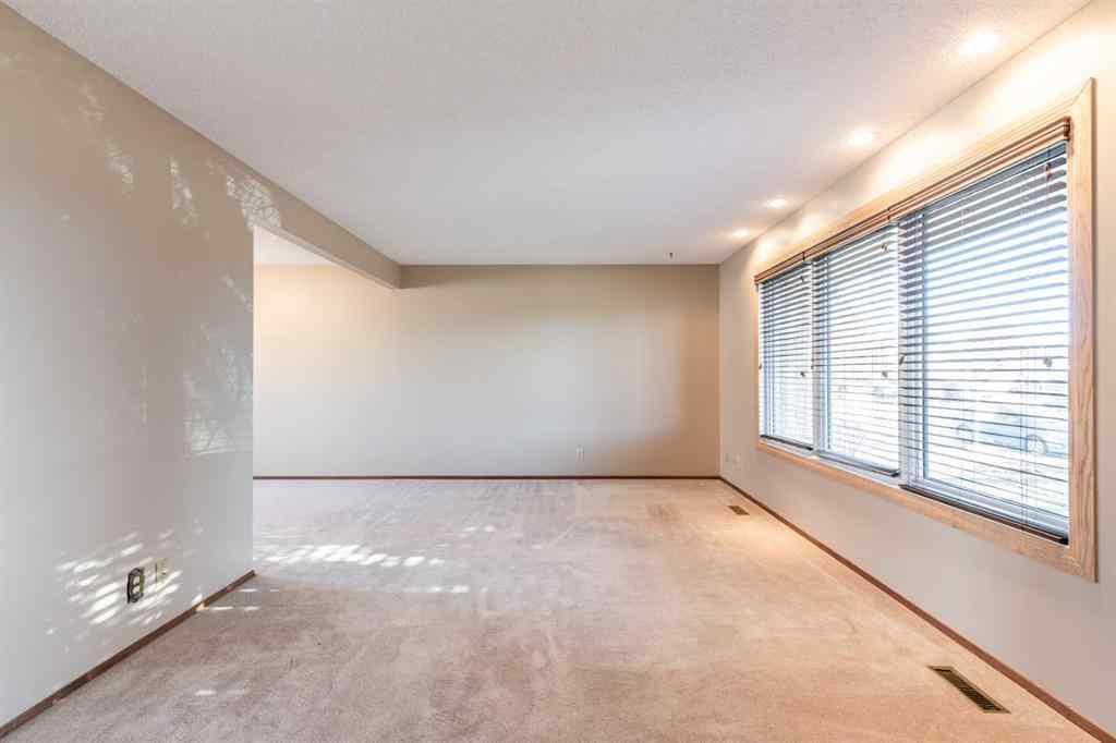 MLS® A2267656 - 8 Ross Glen Green SE in Ross Glen Medicine Hat, Residential