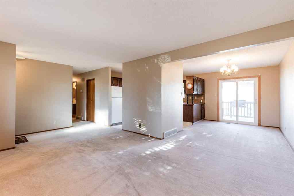 MLS® A2267656 - 8 Ross Glen Green SE in Ross Glen Medicine Hat, Residential