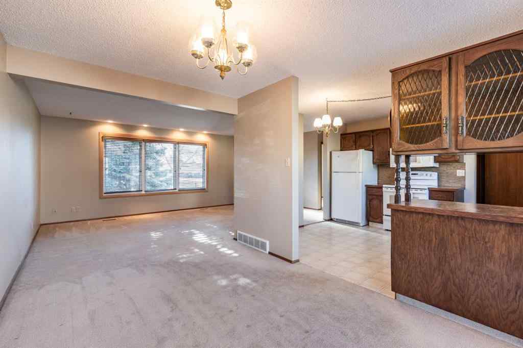 MLS® A2267656 - 8 Ross Glen Green SE in Ross Glen Medicine Hat, Residential