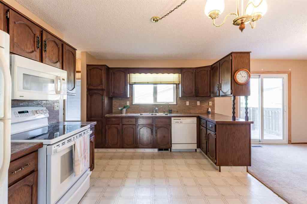 MLS® A2267656 - 8 Ross Glen Green SE in Ross Glen Medicine Hat, Residential