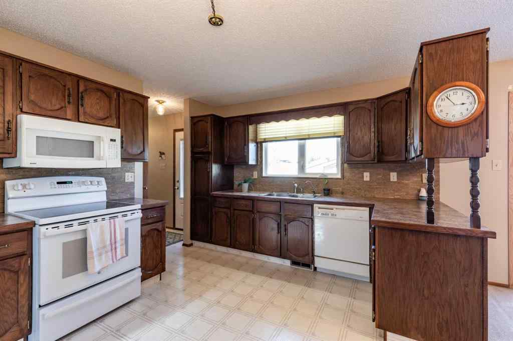 MLS® A2267656 - 8 Ross Glen Green SE in Ross Glen Medicine Hat, Residential