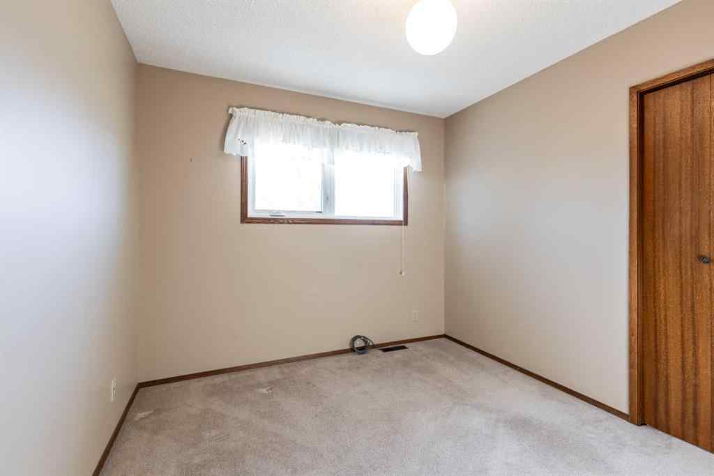 MLS® A2267656 - 8 Ross Glen Green SE in Ross Glen Medicine Hat, Residential