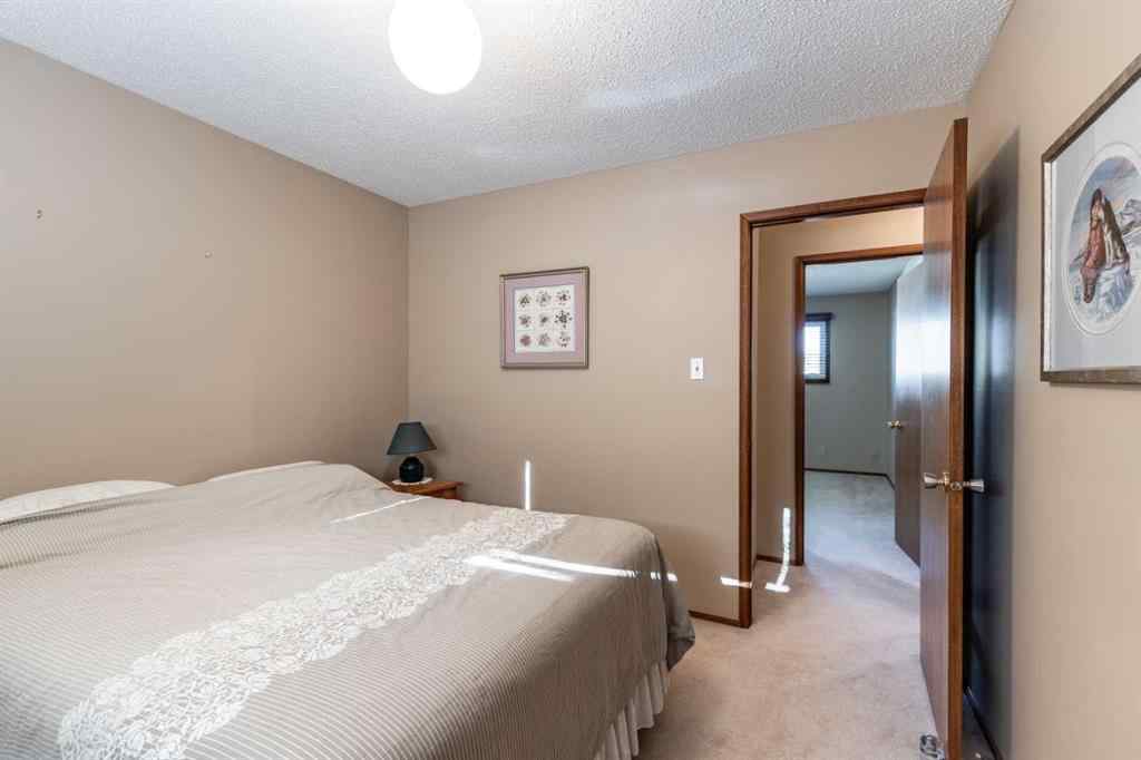 MLS® A2267656 - 8 Ross Glen Green SE in Ross Glen Medicine Hat, Residential
