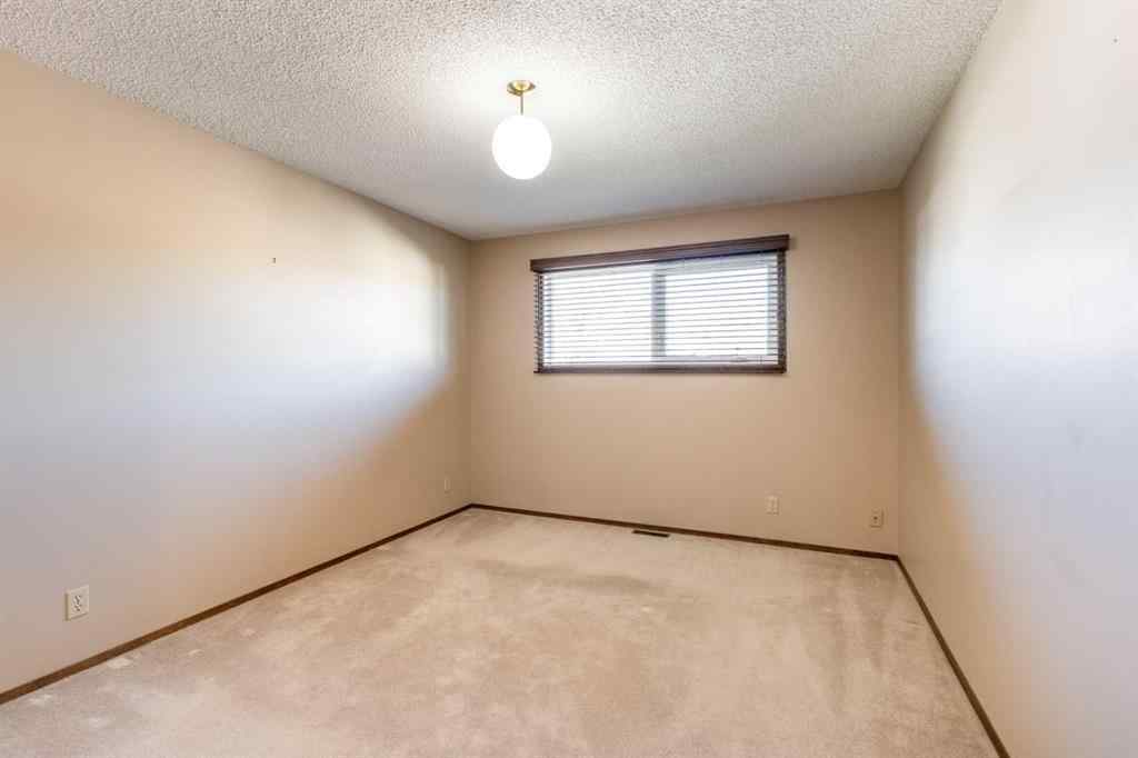 MLS® A2267656 - 8 Ross Glen Green SE in Ross Glen Medicine Hat, Residential