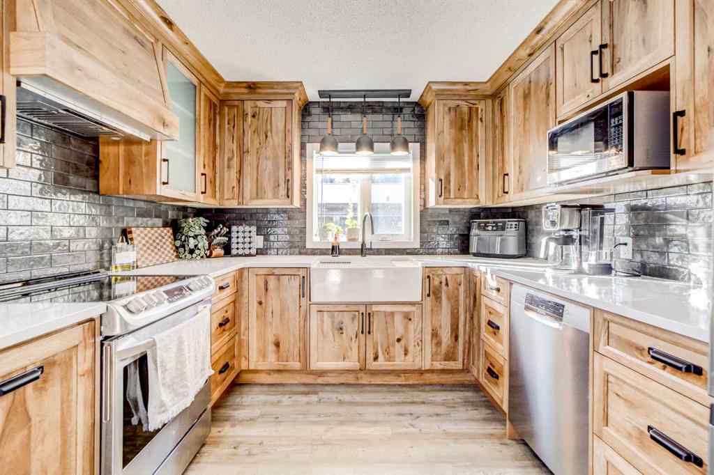 MLS® A2267663 - 22901 10 Avenue  in NONE Hillcrest, Residential