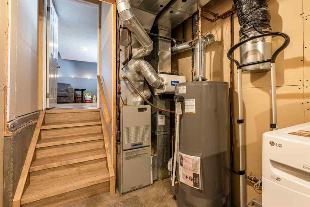 MLS® A2267668 - 2195 Hull Way NE in Northeast Crescent Heights Medicine Hat, Residential