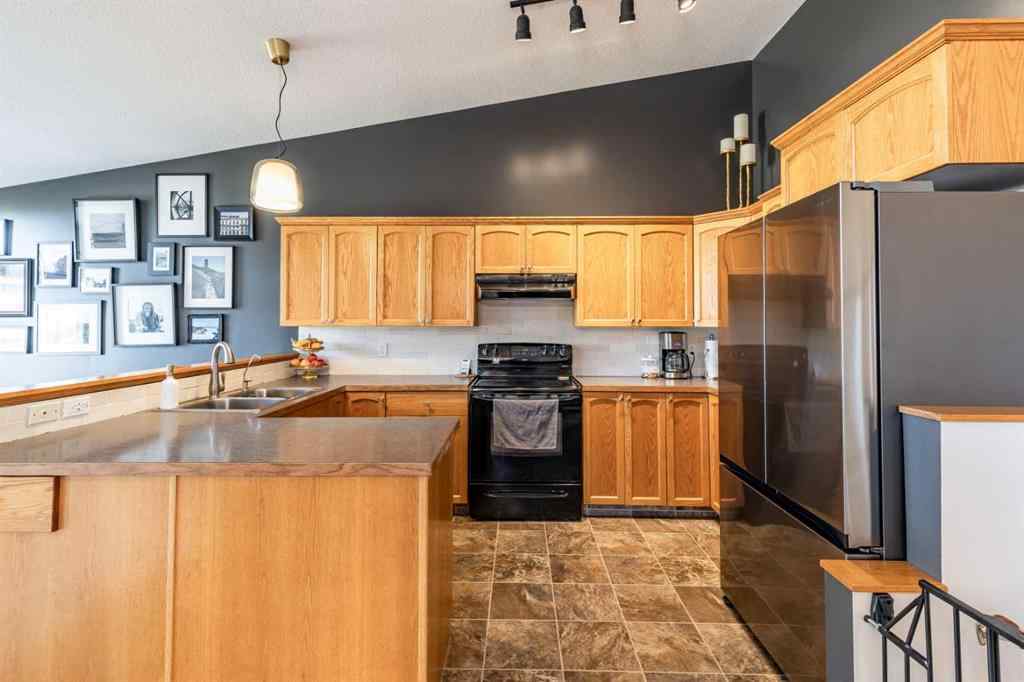 MLS® A2267668 - 2195 Hull Way NE in Northeast Crescent Heights Medicine Hat, Residential