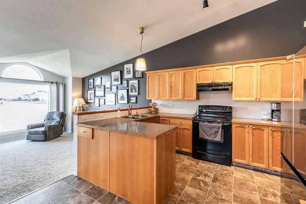 MLS® A2267668 - 2195 Hull Way NE in Northeast Crescent Heights Medicine Hat, Residential
