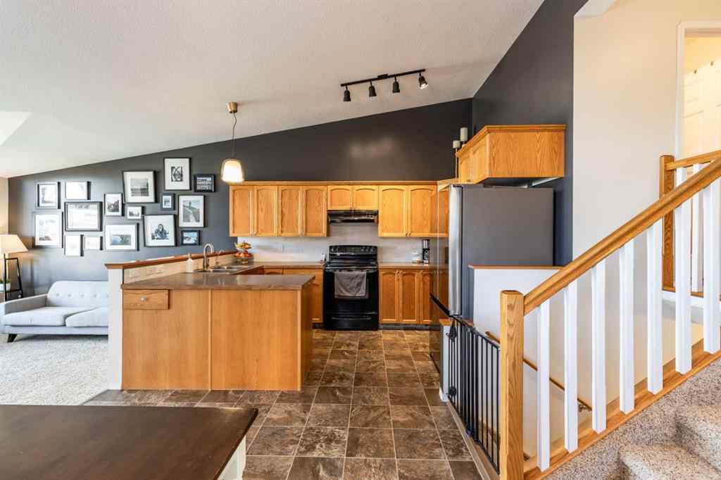 MLS® A2267668 - 2195 Hull Way NE in Northeast Crescent Heights Medicine Hat, Residential