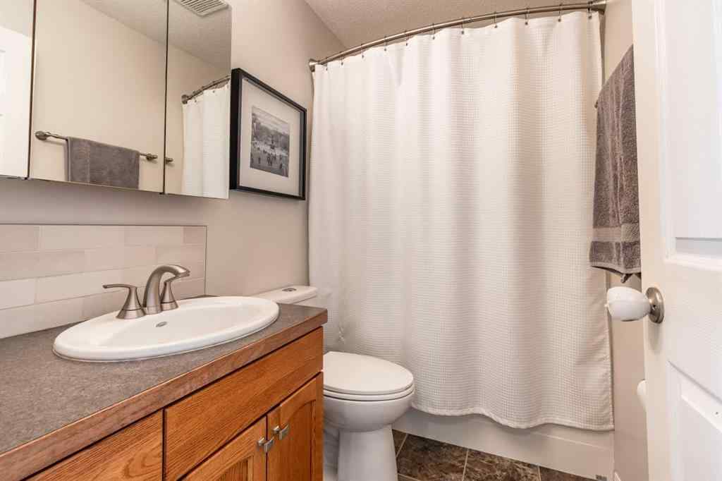 MLS® A2267668 - 2195 Hull Way NE in Northeast Crescent Heights Medicine Hat, Residential