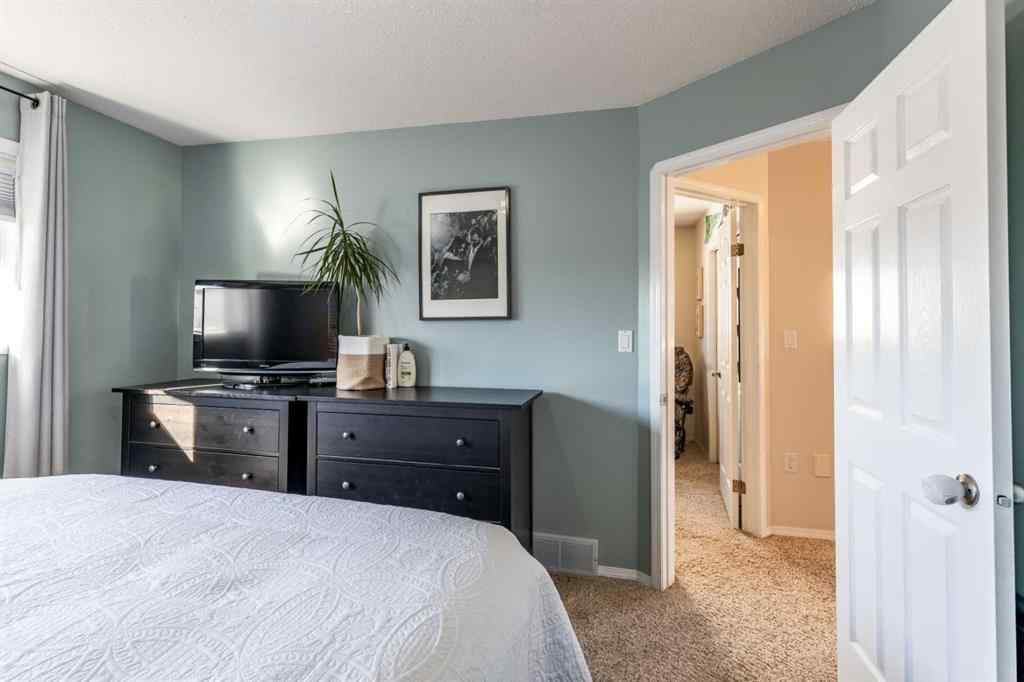 MLS® A2267668 - 2195 Hull Way NE in Northeast Crescent Heights Medicine Hat, Residential