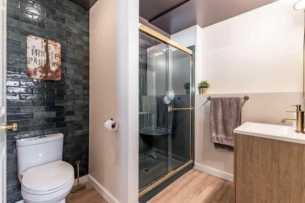 MLS® A2267668 - 2195 Hull Way NE in Northeast Crescent Heights Medicine Hat, Residential