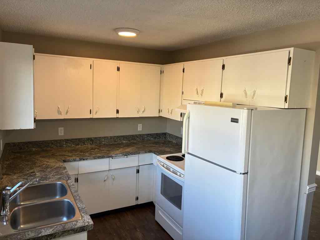 MLS® A2267678 - 7208 99A Street  in Hillside Grande Prairie, Residential