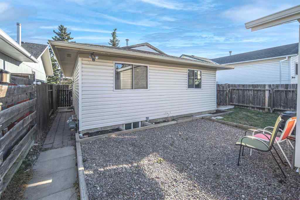 MLS® A2267684 - 112 Shawmeadows Crescent SW in Shawnessy Calgary, Residential