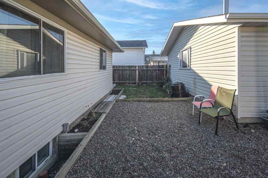 MLS® A2267684 - 112 Shawmeadows Crescent SW in Shawnessy Calgary, Residential