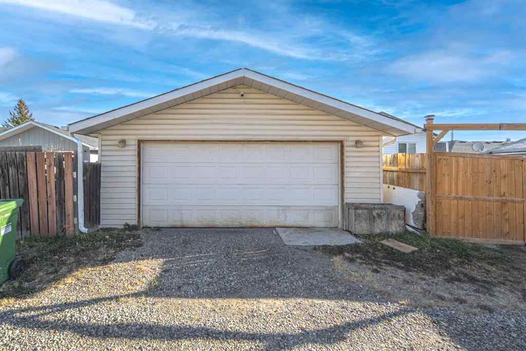 MLS® A2267684 - 112 Shawmeadows Crescent SW in Shawnessy Calgary, Residential