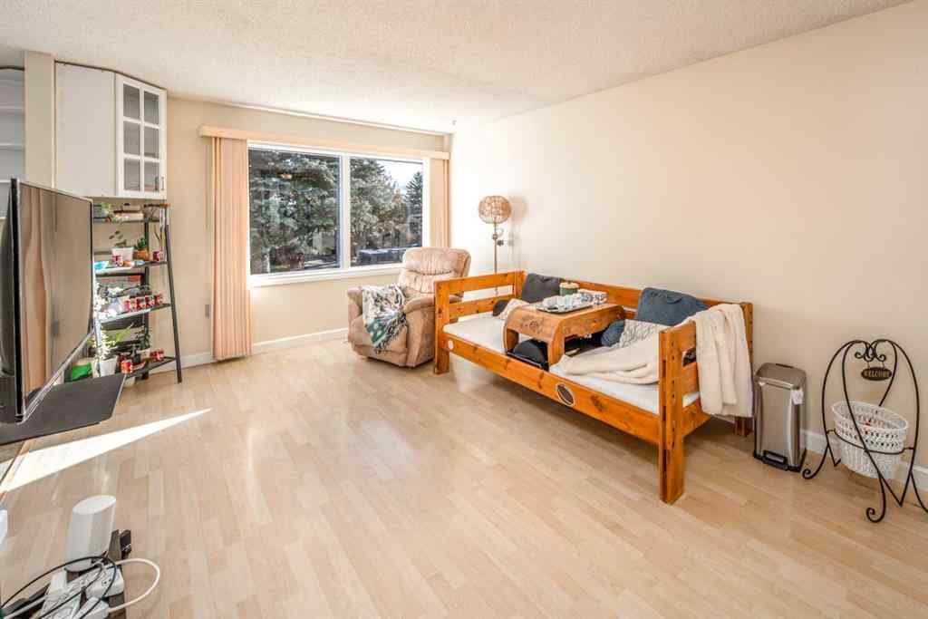 MLS® A2267684 - 112 Shawmeadows Crescent SW in Shawnessy Calgary, Residential