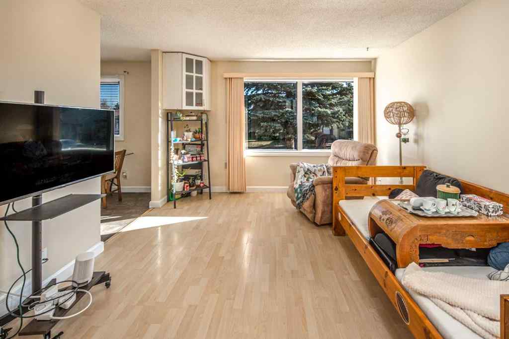 MLS® A2267684 - 112 Shawmeadows Crescent SW in Shawnessy Calgary, Residential