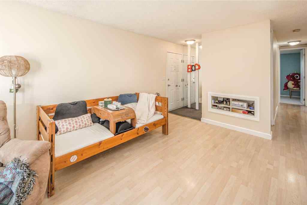 MLS® A2267684 - 112 Shawmeadows Crescent SW in Shawnessy Calgary, Residential