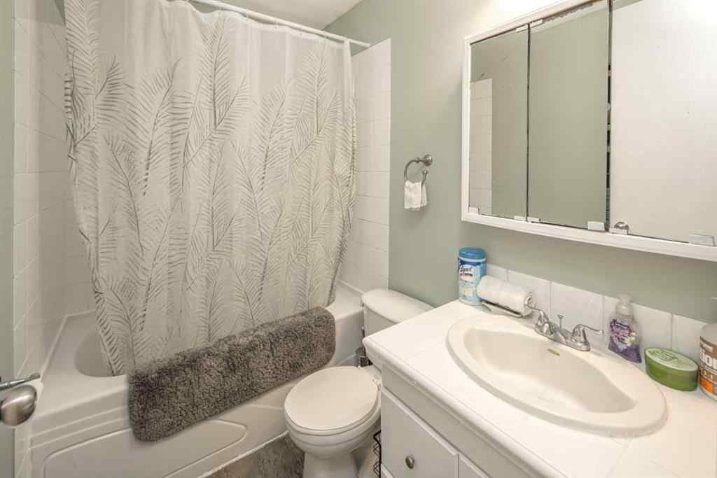 MLS® A2267684 - 112 Shawmeadows Crescent SW in Shawnessy Calgary, Residential