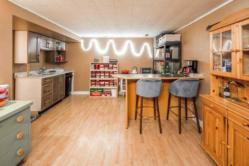MLS® A2267684 - 112 Shawmeadows Crescent SW in Shawnessy Calgary, Residential