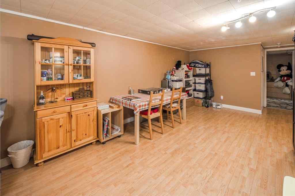 MLS® A2267684 - 112 Shawmeadows Crescent SW in Shawnessy Calgary, Residential