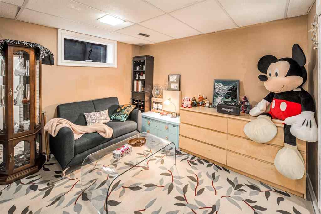 MLS® A2267684 - 112 Shawmeadows Crescent SW in Shawnessy Calgary, Residential