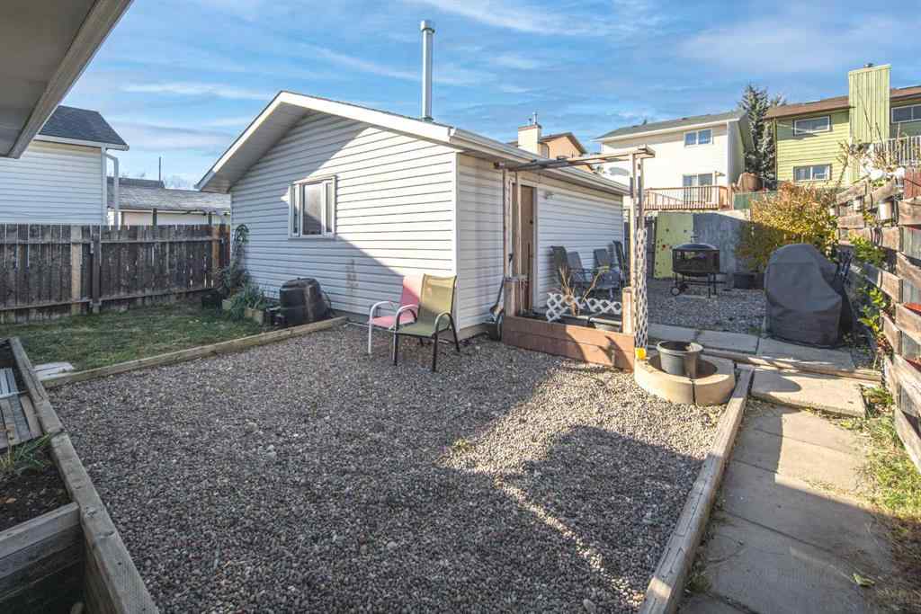 MLS® A2267684 - 112 Shawmeadows Crescent SW in Shawnessy Calgary, Residential