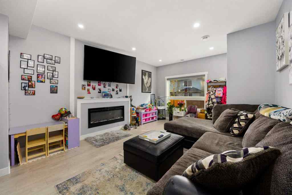 MLS® A2267686 - 106 Baysprings Gardens SW in Baysprings Airdrie, Residential