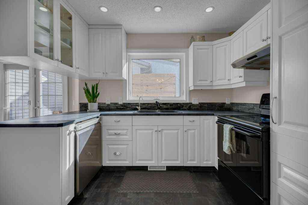 MLS® A2267691 - 164 Mckerrell Crescent SE in McKenzie Lake Calgary, Residential