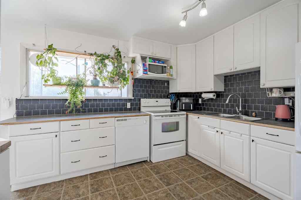 MLS® A2267704 - 841 E Nanton Street  in NONE Carstairs, Residential