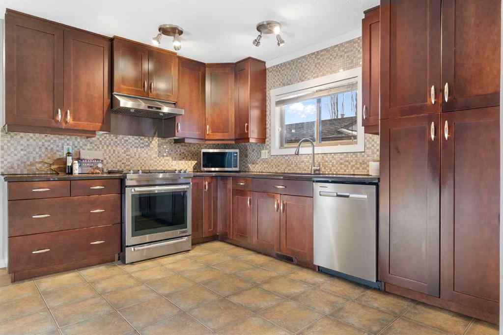 MLS® A2267709 - 235 Silver Valley Boulevard NW in Silver Springs Calgary, Residential