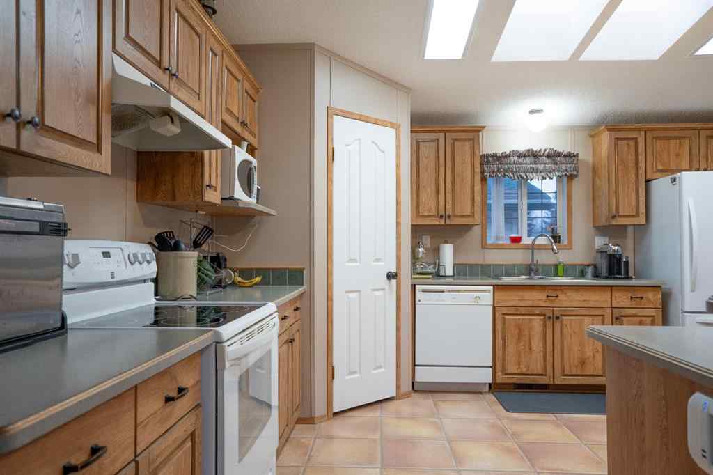 MLS® A2267711 - 707 Lawson Crescent   in NONE Donalda, Residential