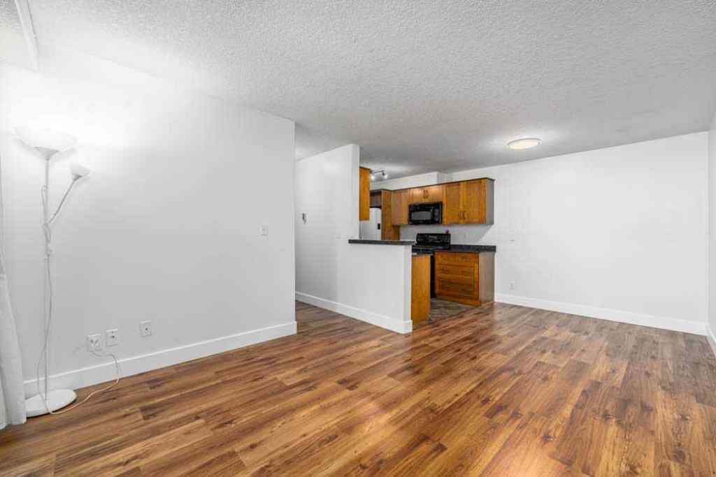 MLS® A2267722 - Unit #202 333 5 Avenue NE in Crescent Heights Calgary, Residential