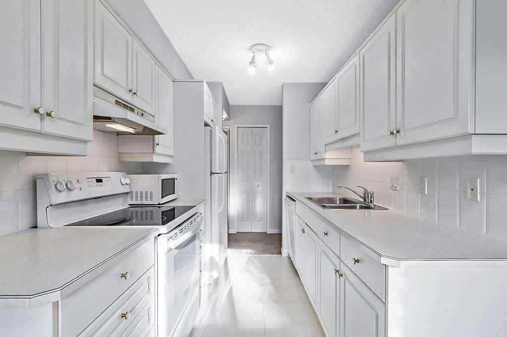 MLS&reg; # A2267731 - Unit #5 366 94 Avenue SE in Acadia Calgary, Residential Open Houses