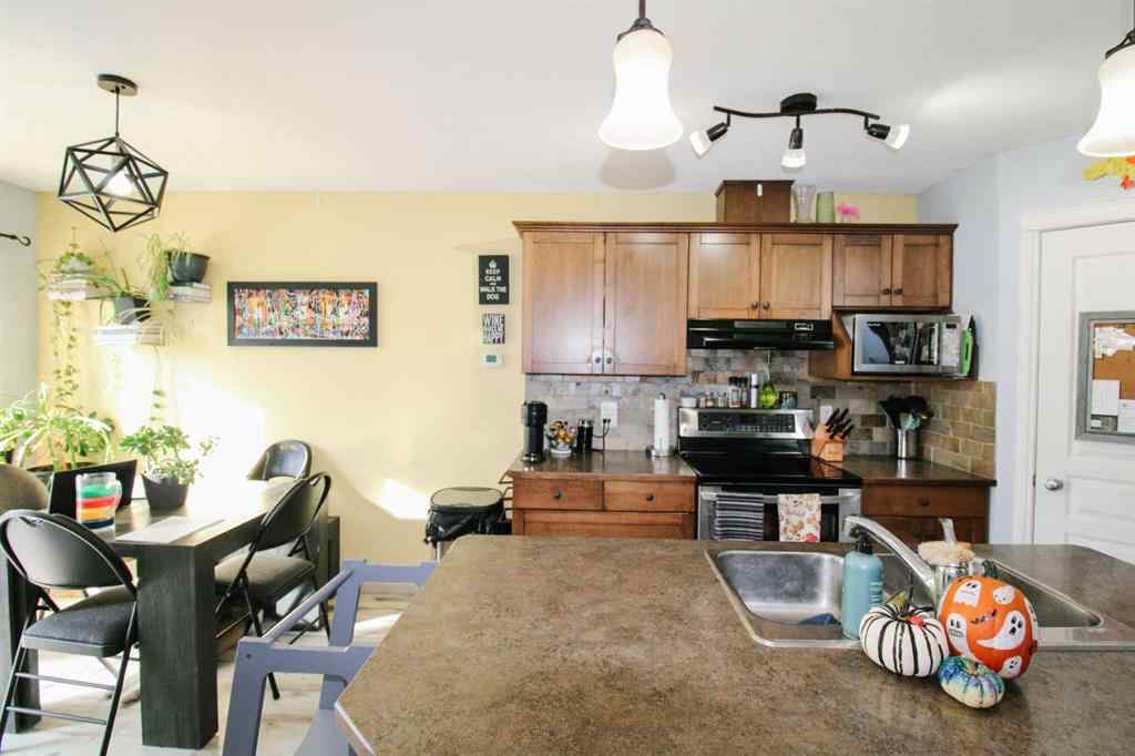 MLS® A2267741 - 701 Silkstone Close W in Copperwood Lethbridge, Residential