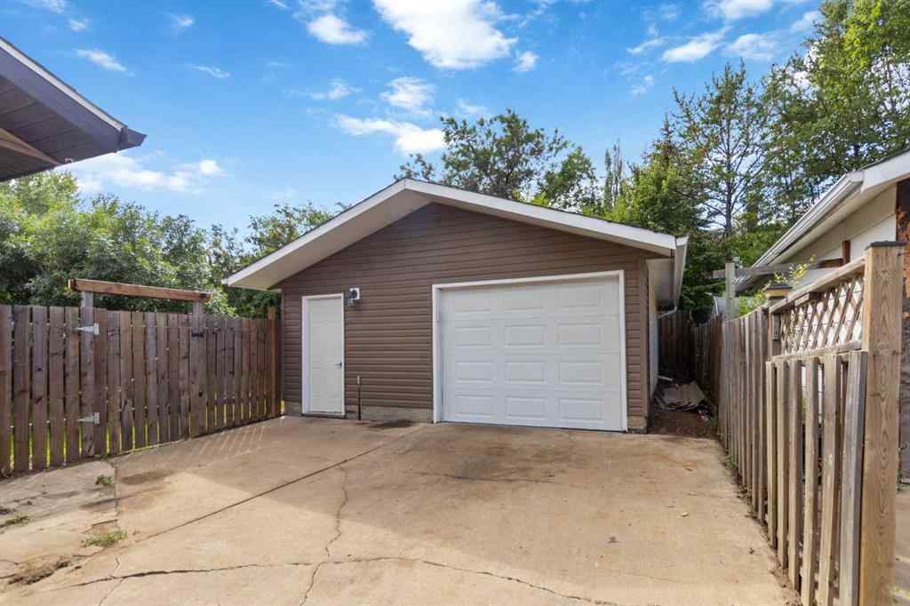 MLS® A2267752 - 109 Rosslyn Street  in Thickwood Fort McMurray, Residential