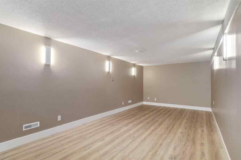 MLS® A2267752 - 109 Rosslyn Street  in Thickwood Fort McMurray, Residential