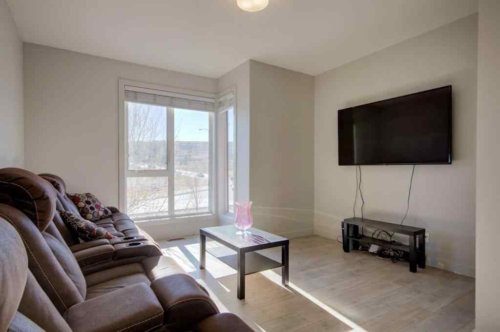 MLS® A2267760 - 7018 34 Avenue NW in Bowness Calgary, Residential