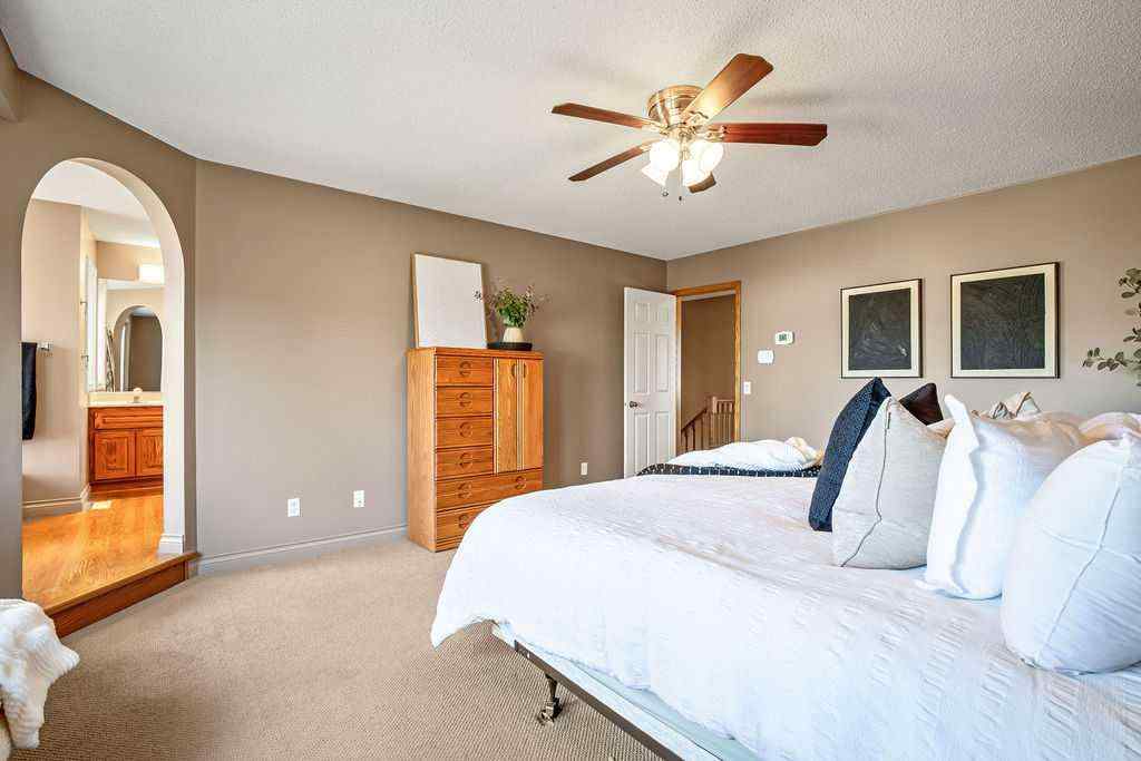 MLS® A2267767 - 152 Douglas Woods Grove SE in Douglasdale/Glen Calgary, Residential