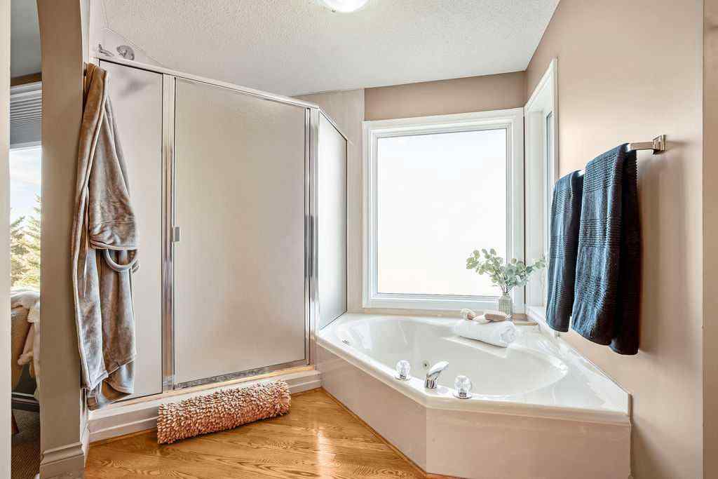 MLS® A2267767 - 152 Douglas Woods Grove SE in Douglasdale/Glen Calgary, Residential